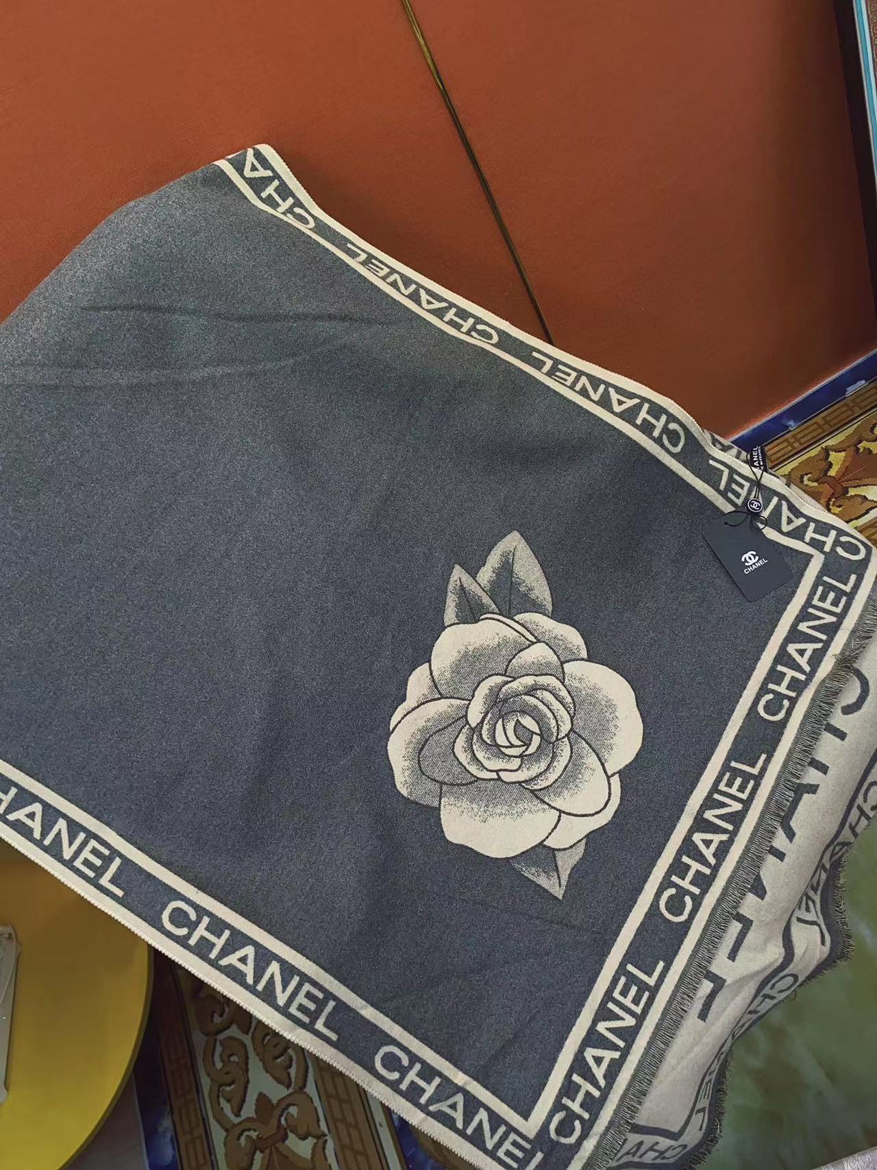 CHANE1 カメリア大ロゴスカーフ【50％割引+送料無料】