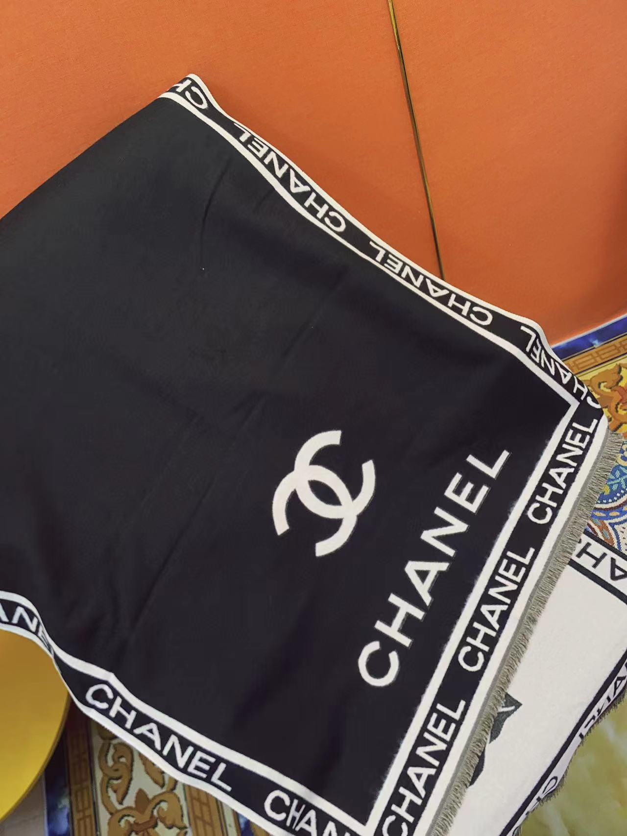 CHANE1 カメリア大ロゴスカーフ【50％割引+送料無料】