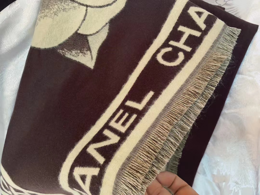 CHANE1 カメリア大ロゴスカーフ【50％割引+送料無料】