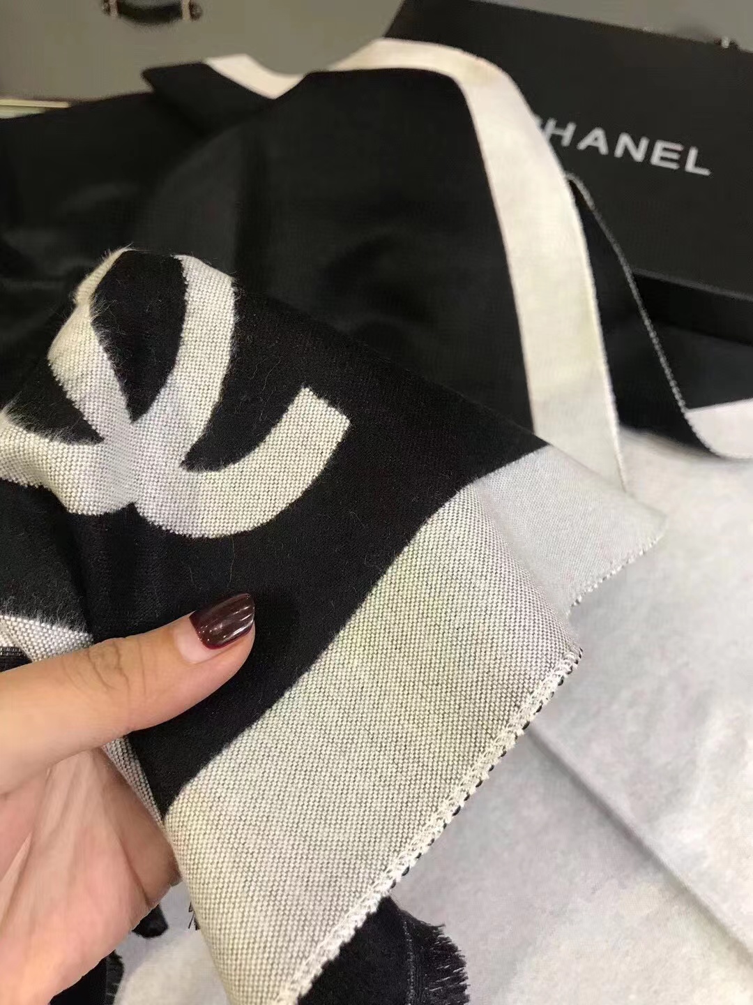 CHANE1 白黒ダブルCロゴスカーフ【50％割引+送料無料】