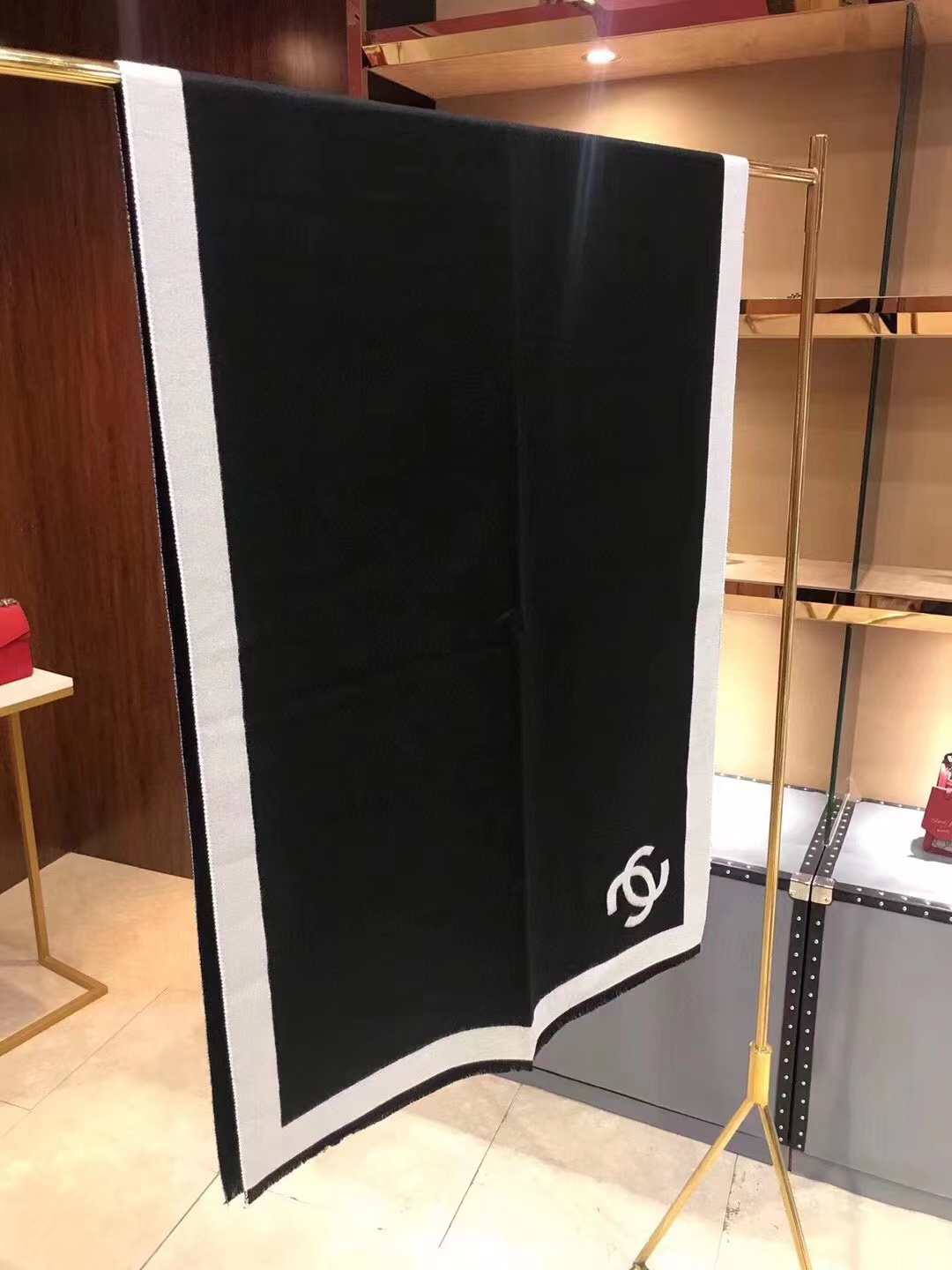 CHANE1 白黒ダブルCロゴスカーフ【50％割引+送料無料】