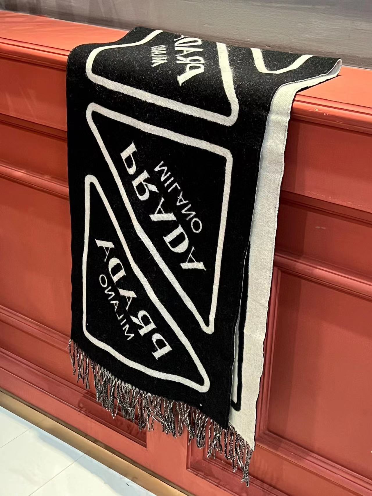 PR4DA フリンジ付きカシミヤスカーフ【50％割引+送料無料】