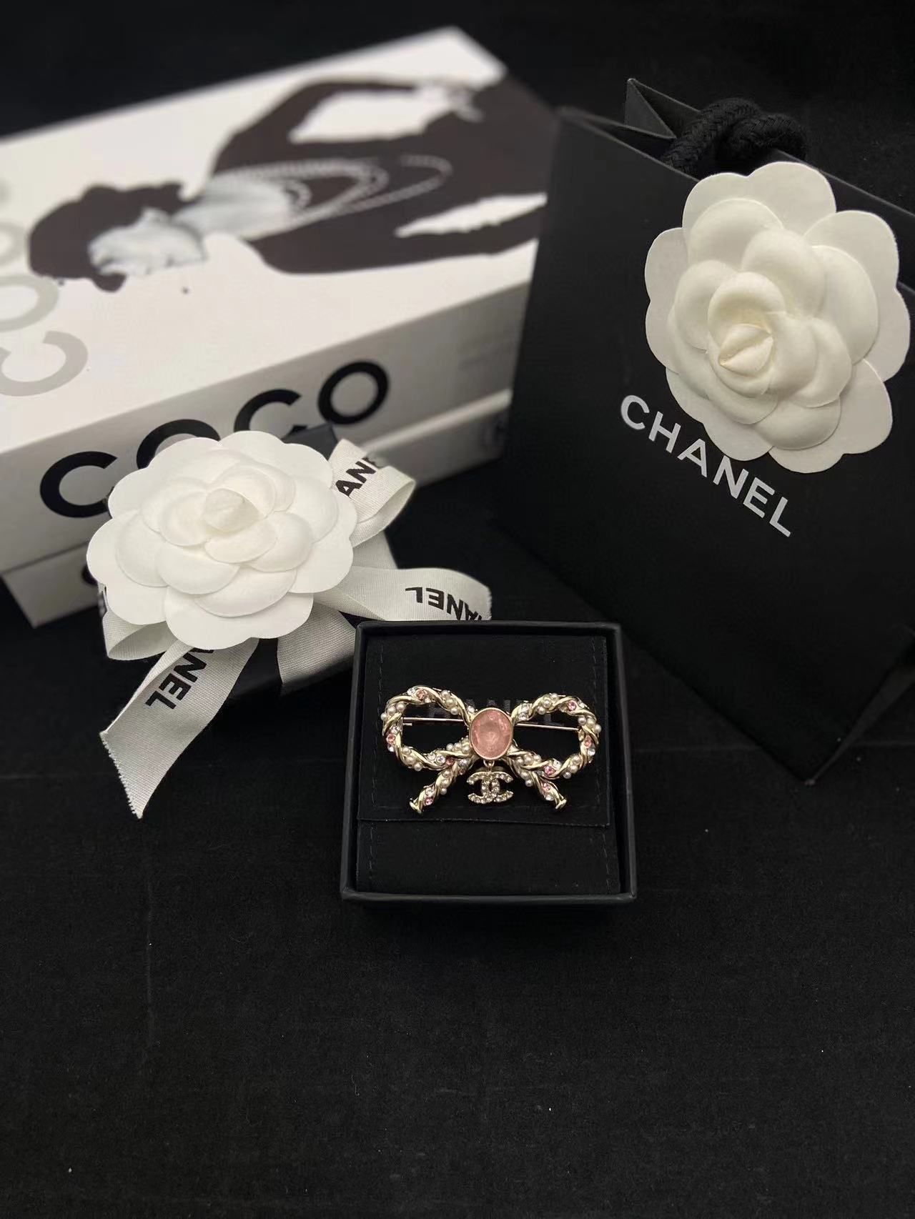 CHANE1 ピンク クリスタル ボウ ブローチ【50％割引+送料無料】