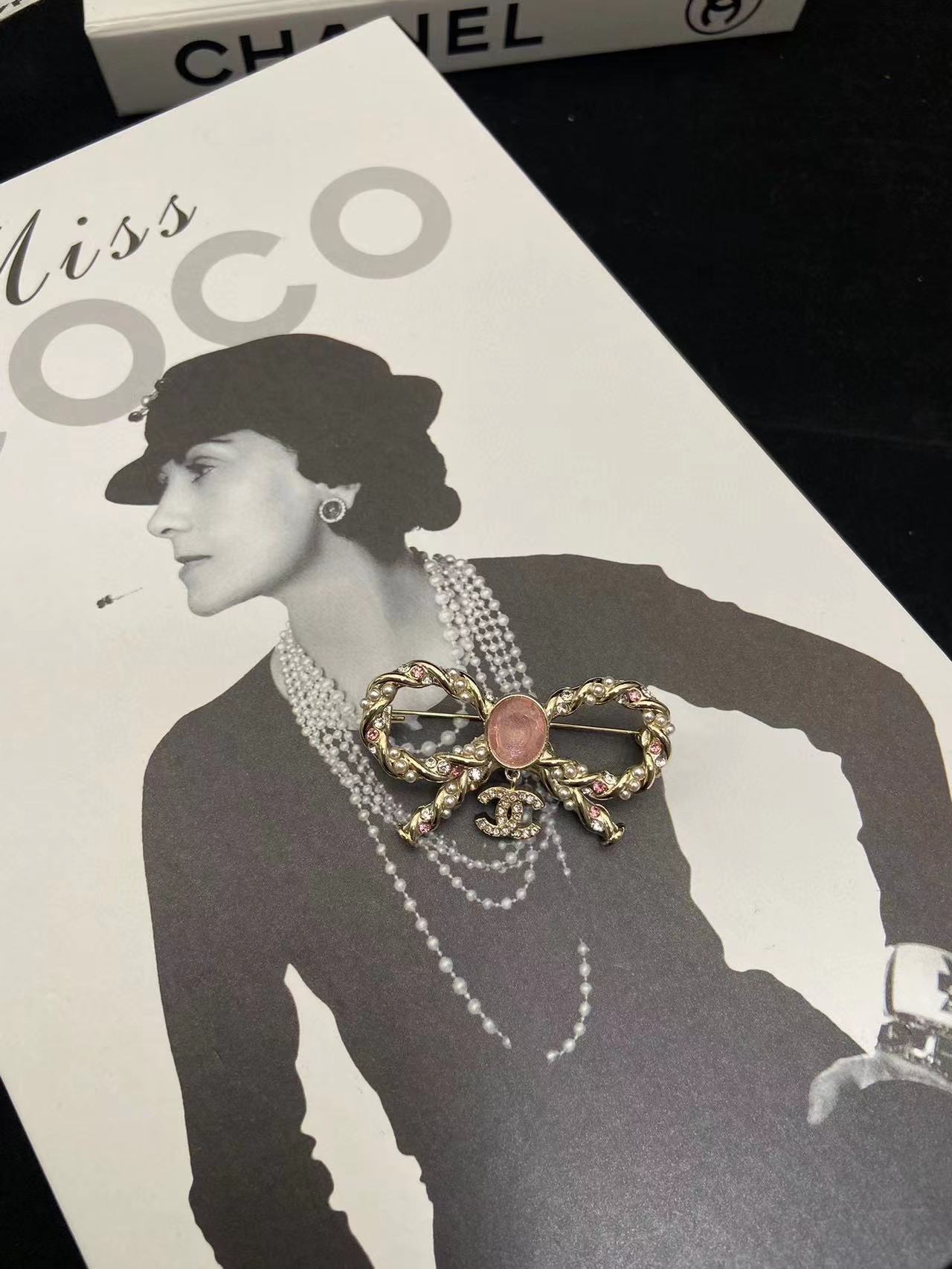 CHANE1 ピンク クリスタル ボウ ブローチ【50％割引+送料無料】