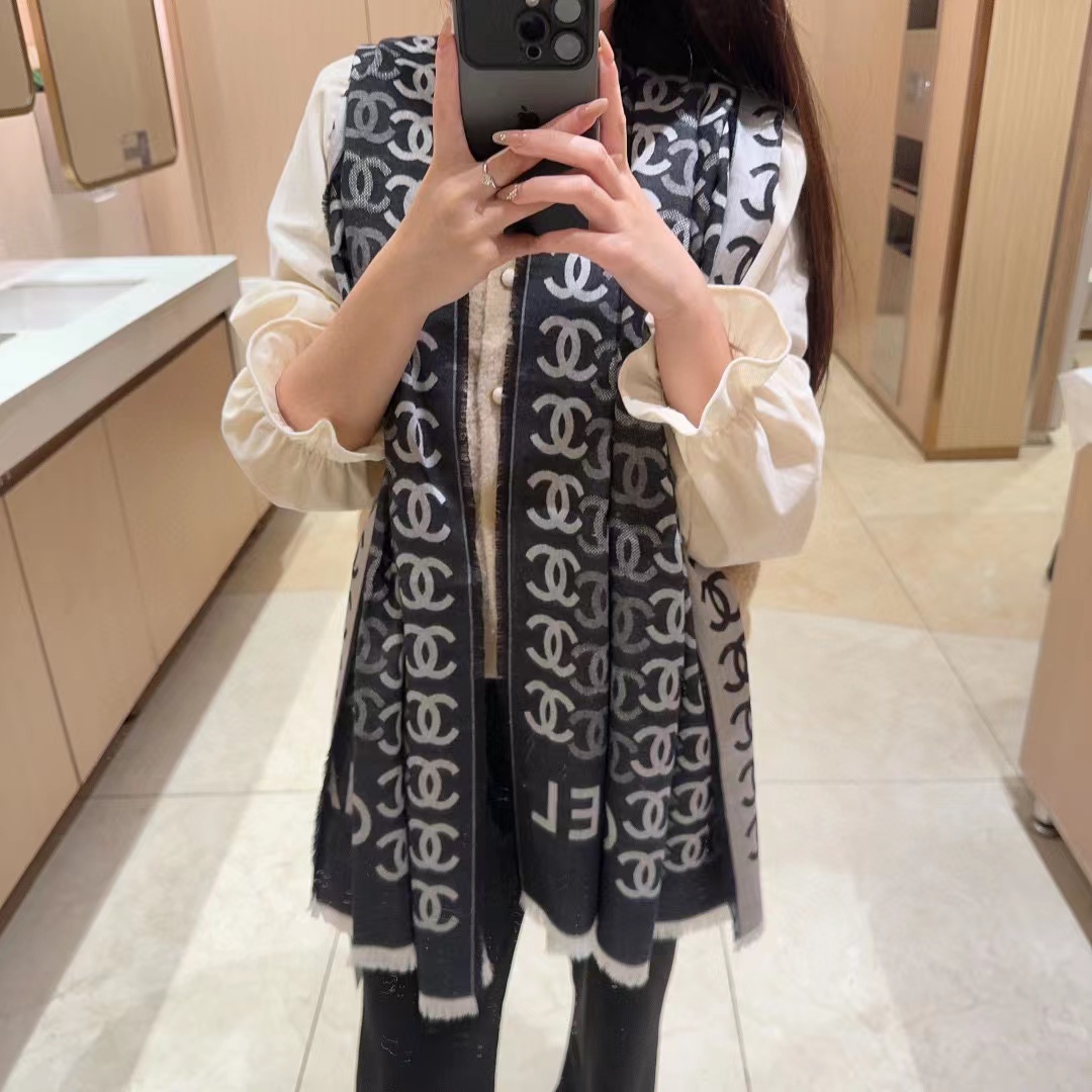 CHANE1 上質 スモールロゴ ダブルC スカーフ50％割引+送料無料】