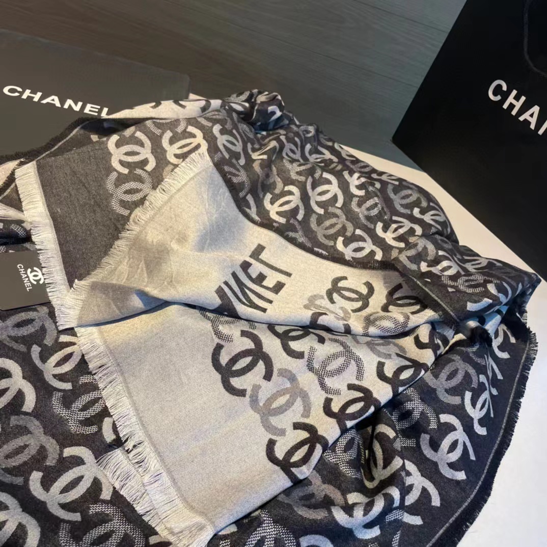 CHANE1 上質 スモールロゴ ダブルC スカーフ50％割引+送料無料】