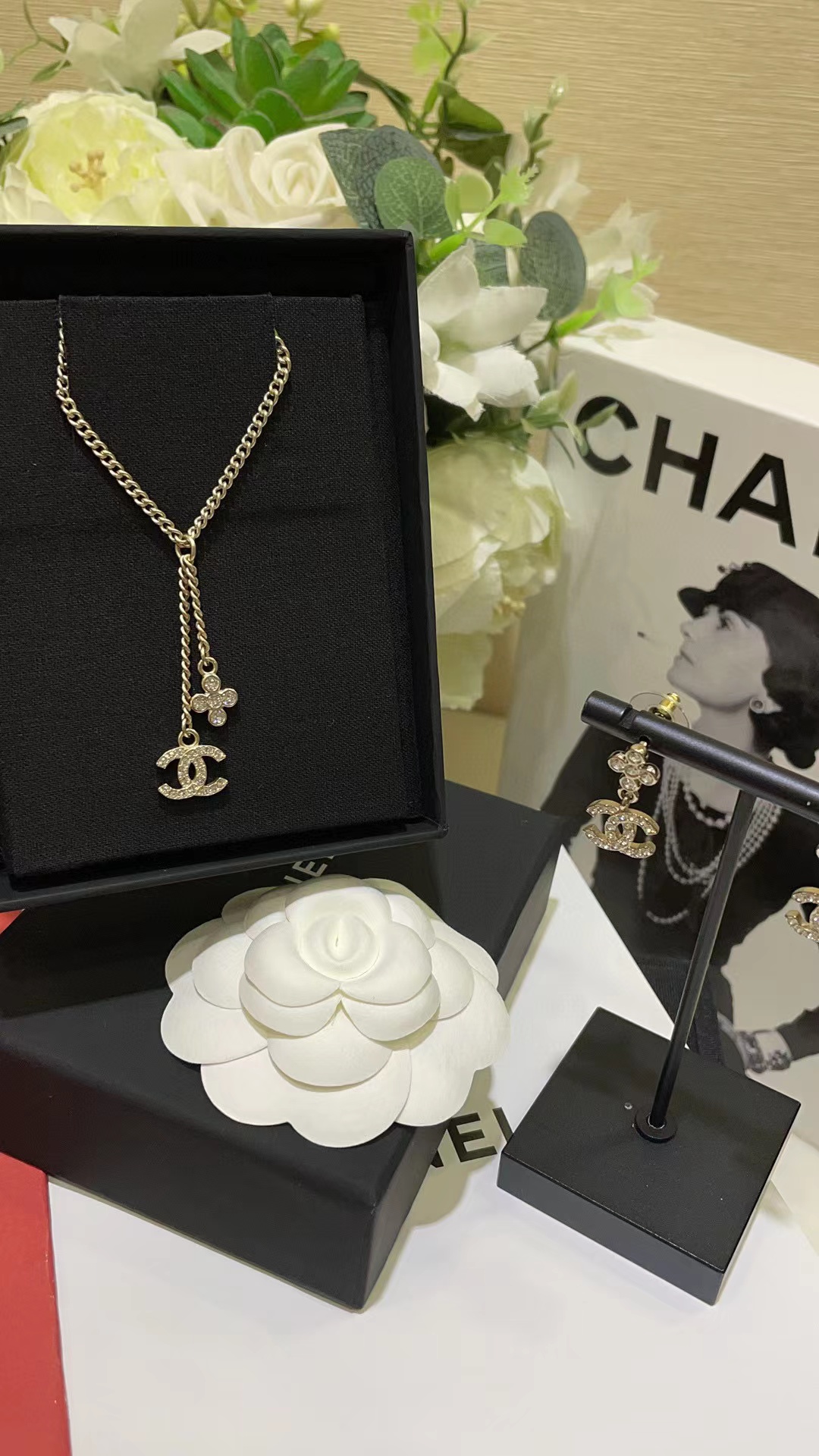 CHANE1 ゴールデンフラワークロス フルダイヤモンド ダブルC ピアス+ネックレス 2点セット【50％割引+送料無料】