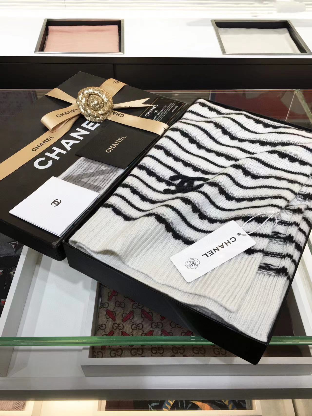 CHANE1 ロゴ刺繍カシミアスカーフ【50％割引+送料無料】