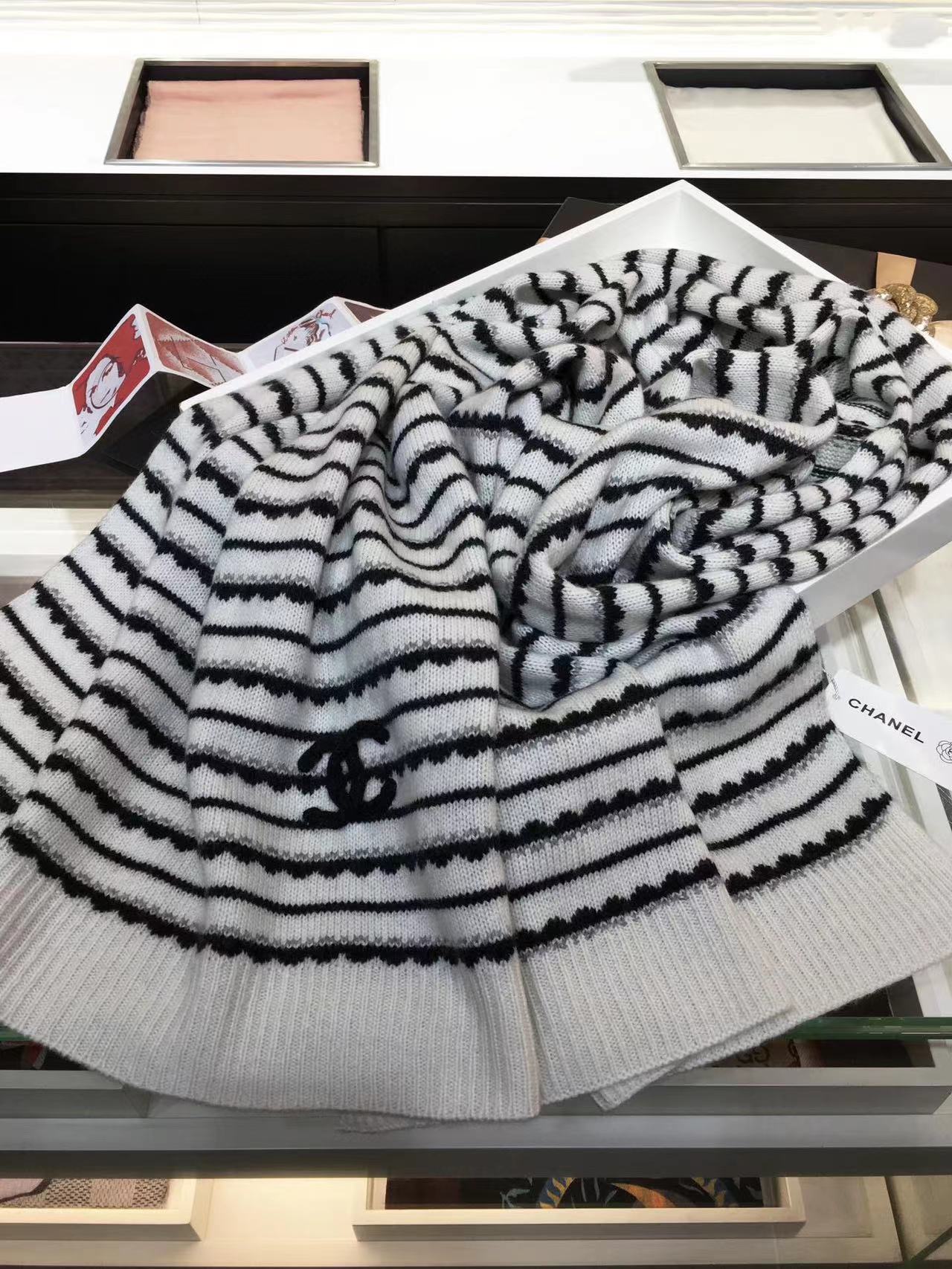 CHANE1 ロゴ刺繍カシミアスカーフ【50％割引+送料無料】