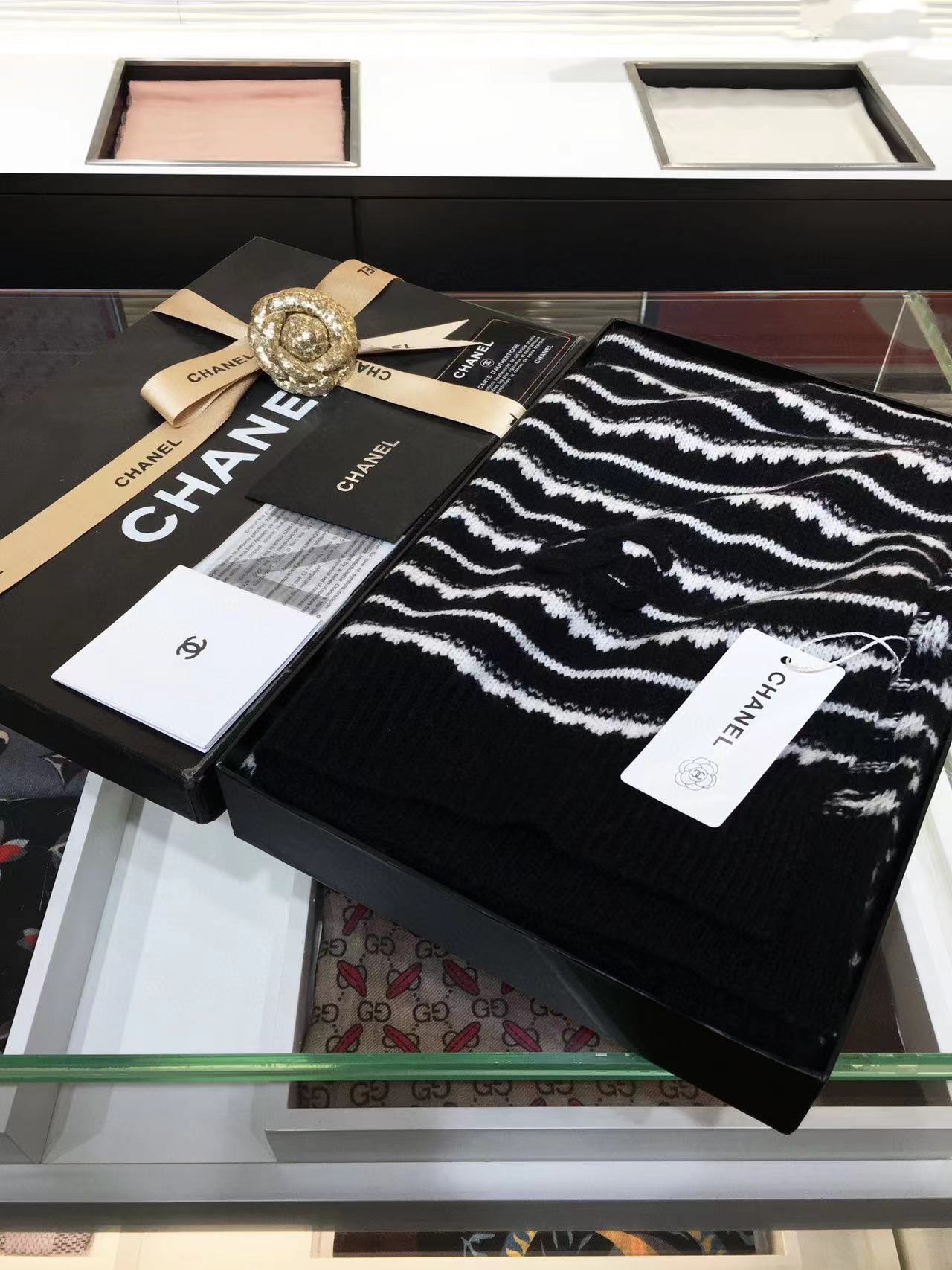 CHANE1 ロゴ刺繍カシミアスカーフ【50％割引+送料無料】