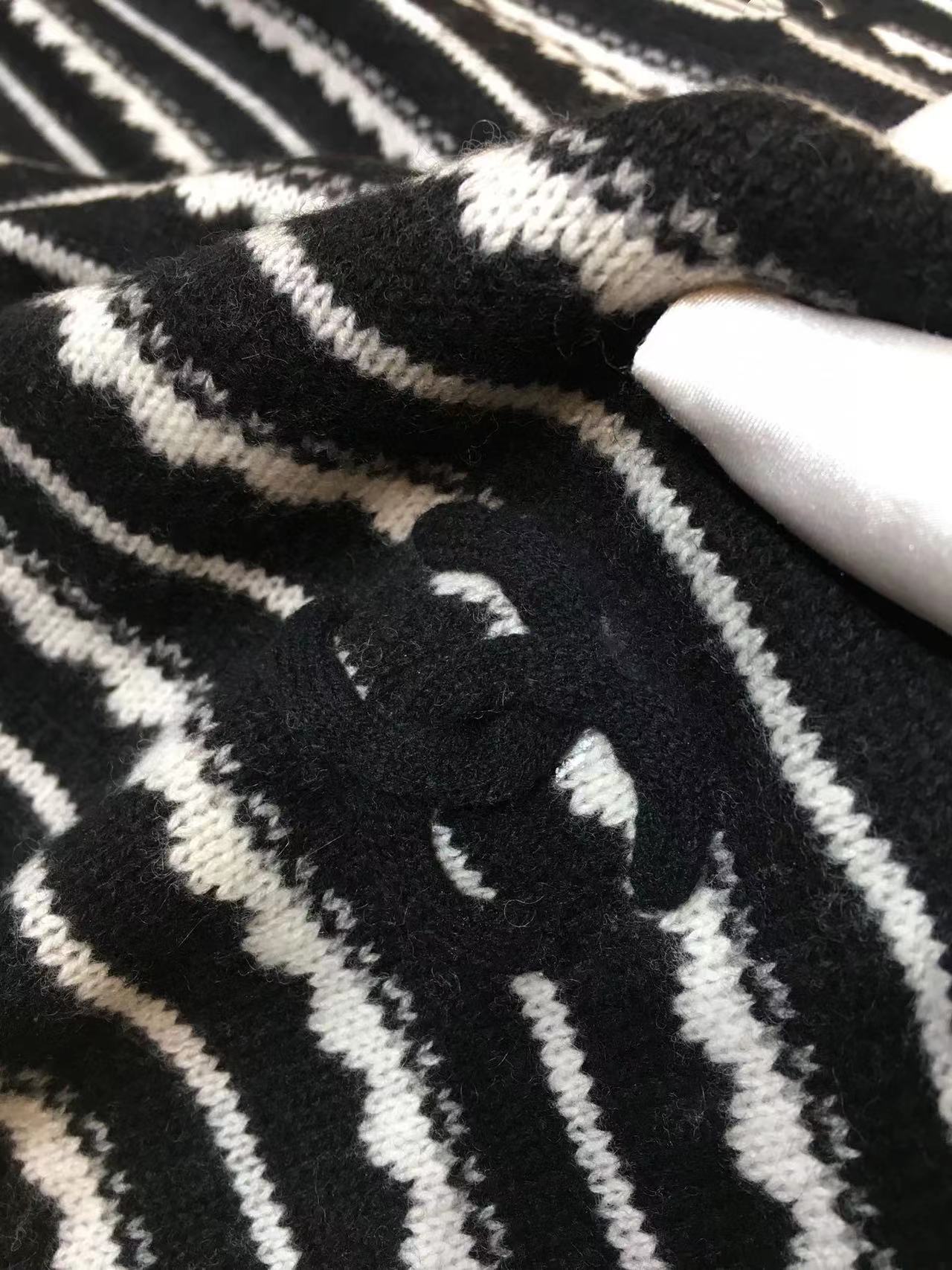 CHANE1 ロゴ刺繍カシミアスカーフ【50％割引+送料無料】