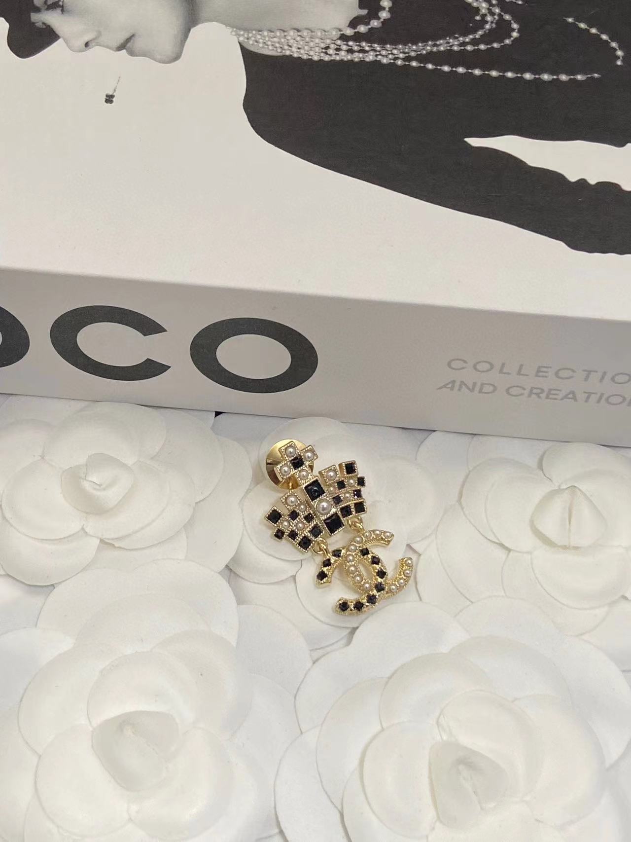 CHANE1 パールクラウンブローチ+ネックレス 2点セット【50％割引+送料無料】