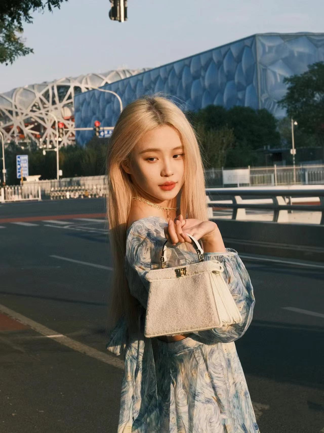 FEND1 Peekaboo ラムウール ハンドバッグ【50％割引+送料無料】