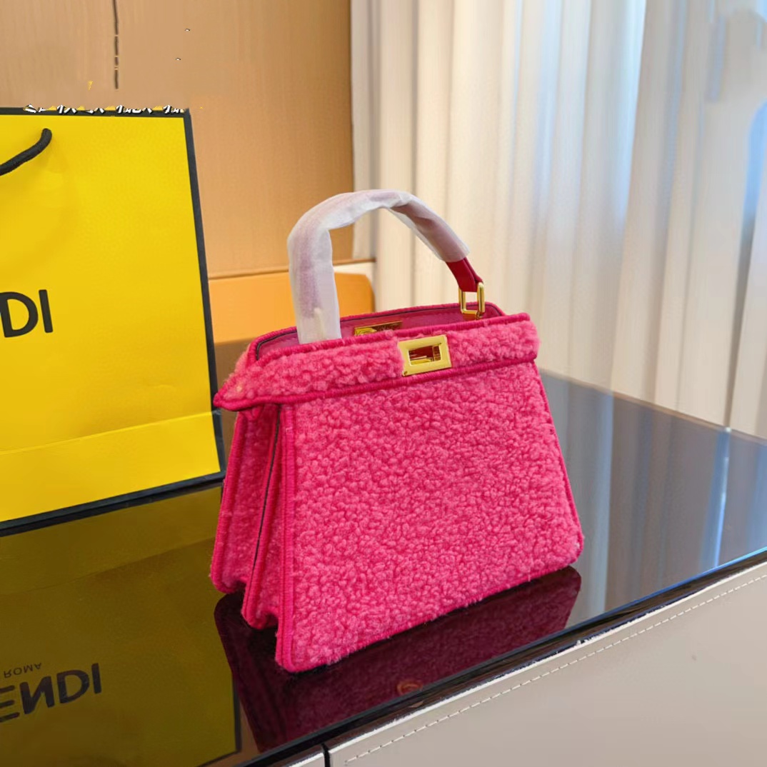 FEND1 Peekaboo ラムウール ハンドバッグ【50％割引+送料無料】