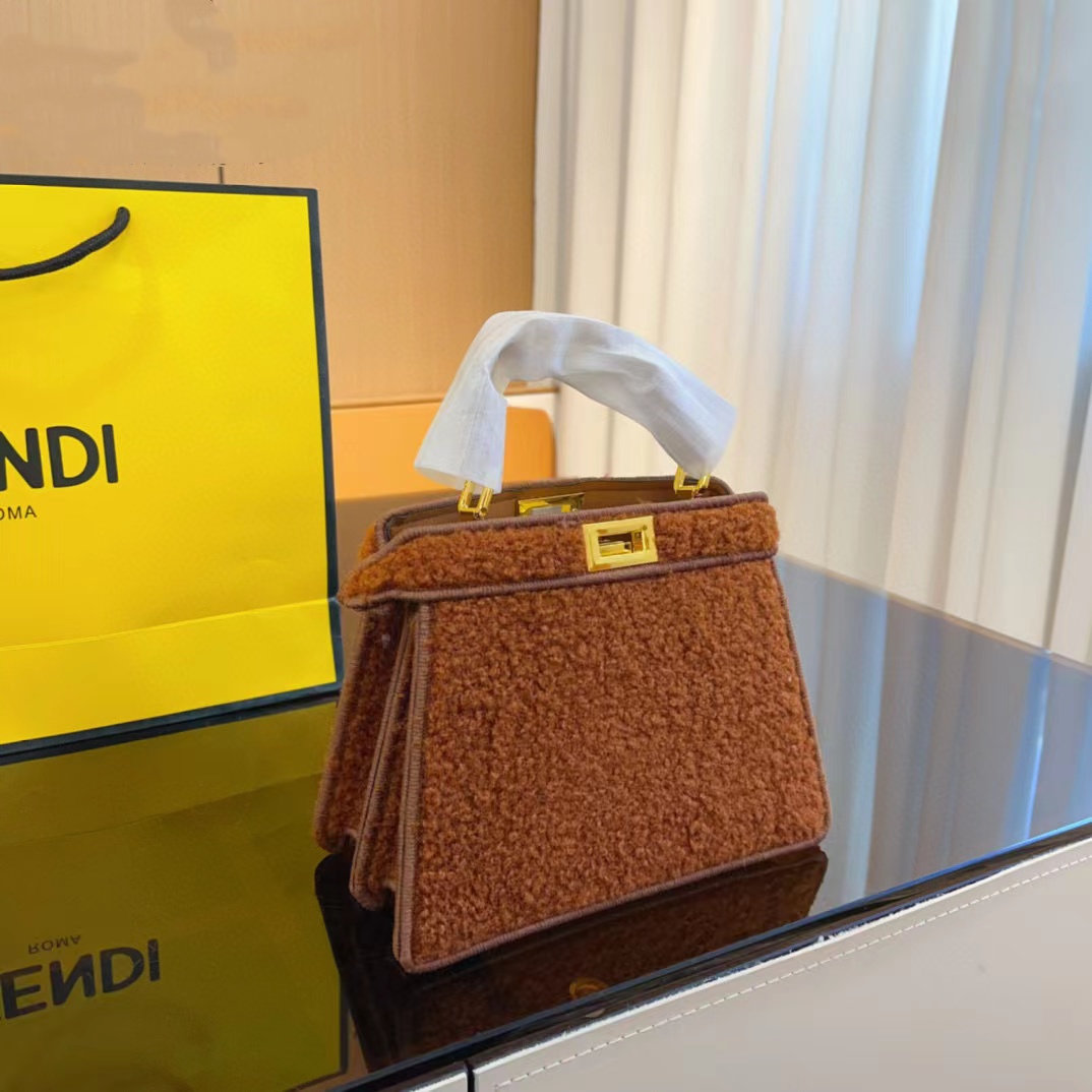 FEND1 Peekaboo ラムウール ハンドバッグ【50％割引+送料無料】