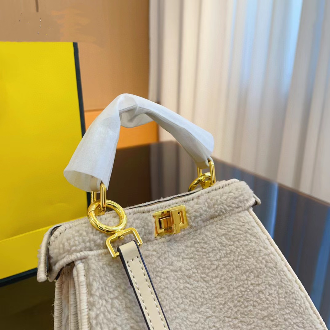 FEND1 Peekaboo ラムウール ハンドバッグ【50％割引+送料無料】