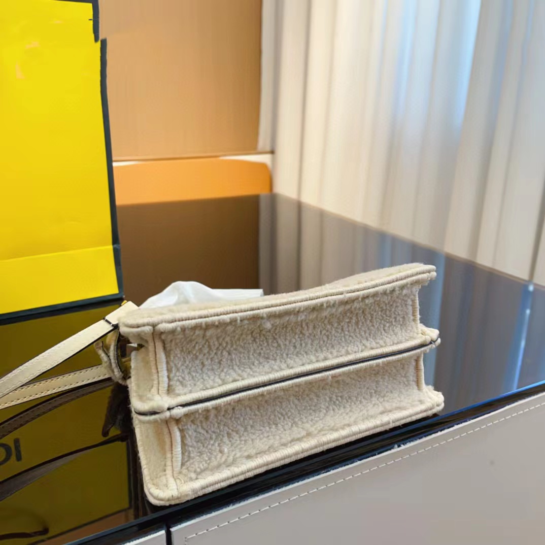 FEND1 Peekaboo ラムウール ハンドバッグ【50％割引+送料無料】