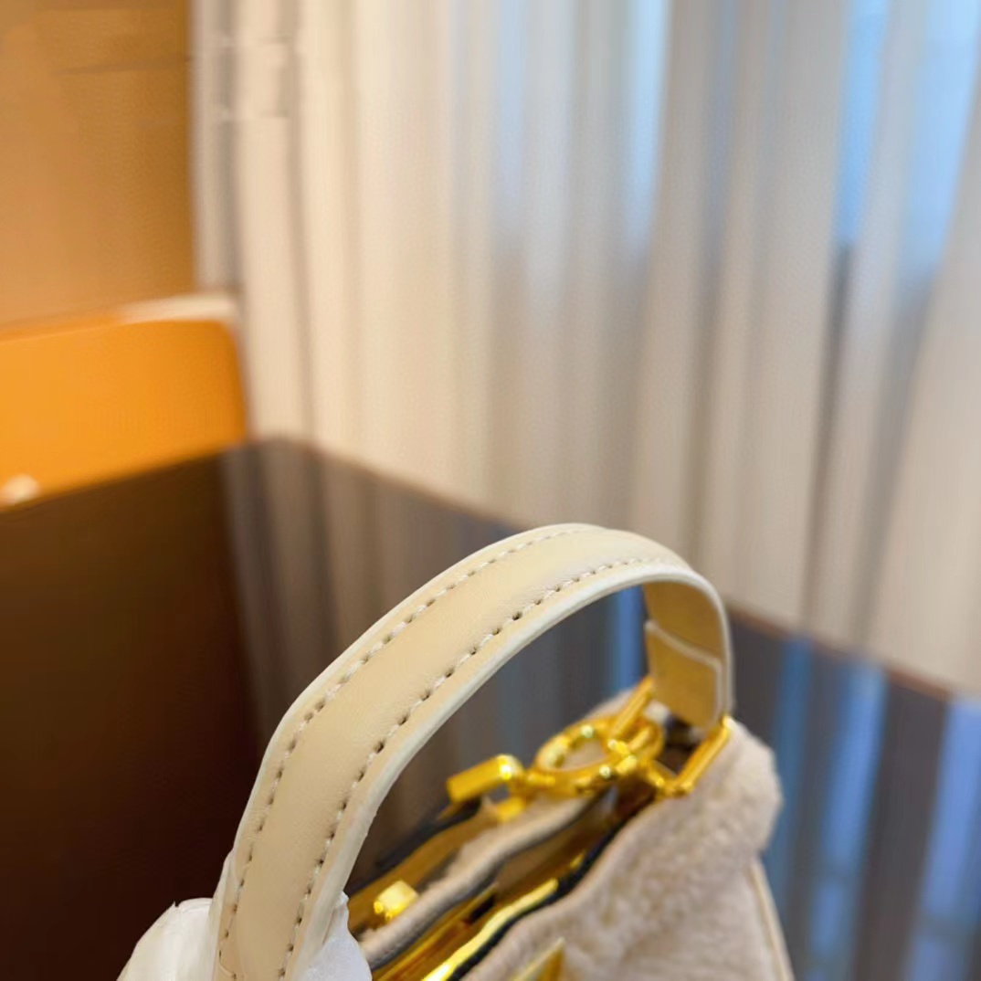 FEND1 Peekaboo ラムウール ハンドバッグ【50％割引+送料無料】