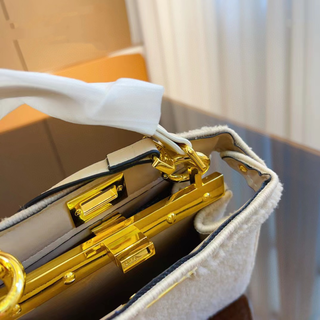 FEND1 Peekaboo ラムウール ハンドバッグ【50％割引+送料無料】