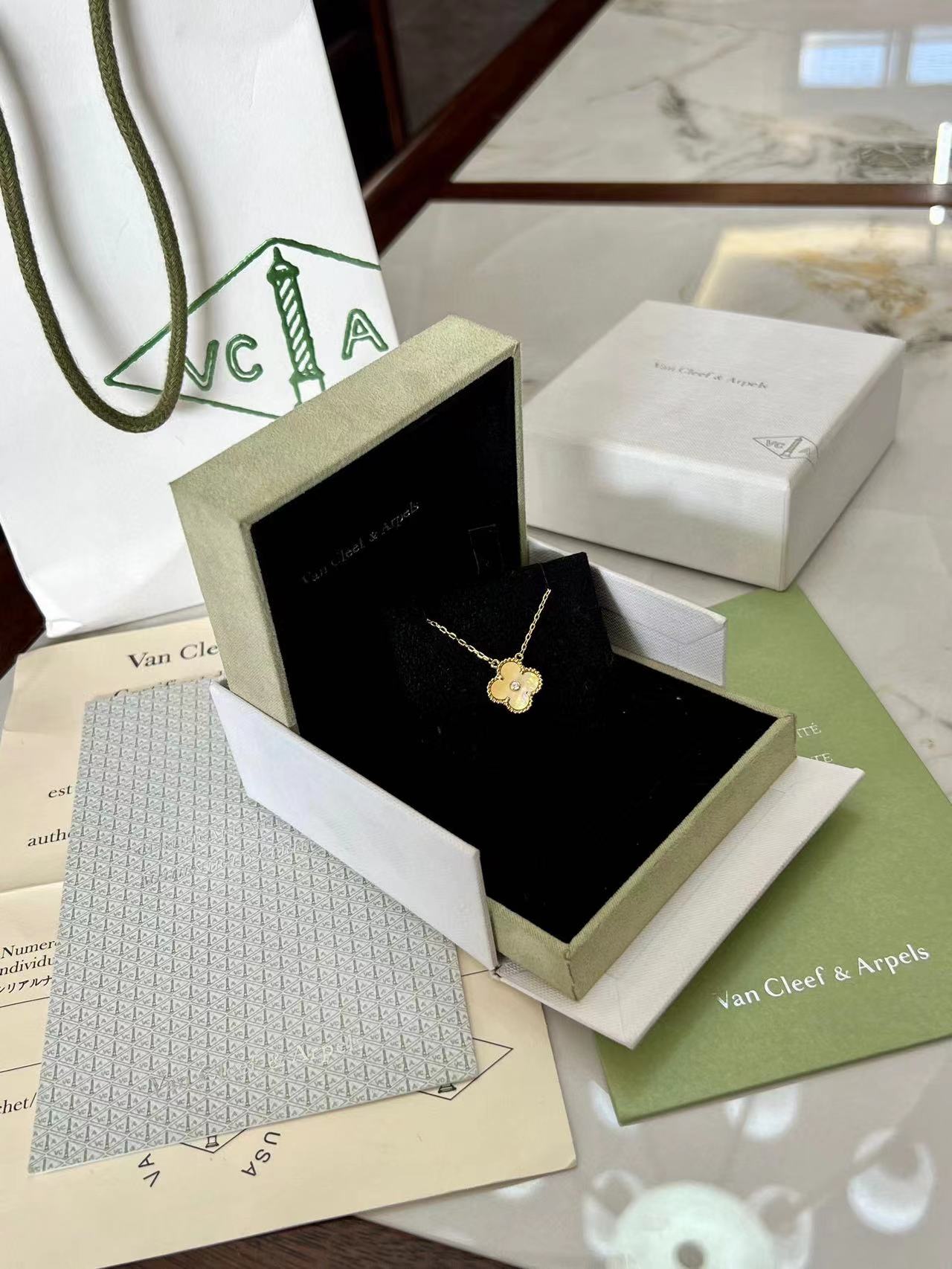 Van c1eef &Arpels ダイヤモンド四つ葉のクローバーネックレス【50％割引+送料無料】