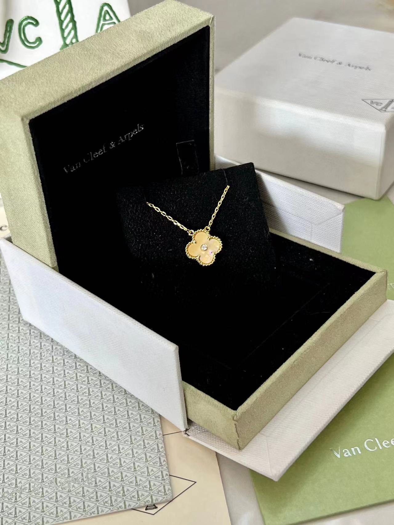 Van c1eef &Arpels ダイヤモンド四つ葉のクローバーネックレス【50％割引+送料無料】