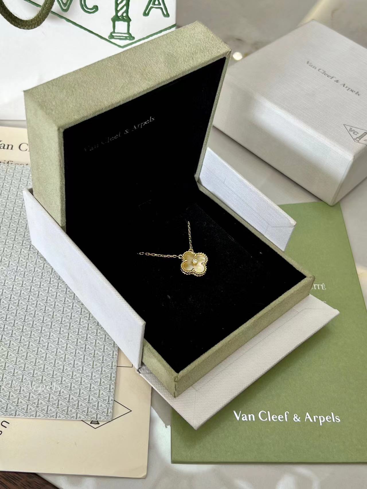 Van c1eef &Arpels ダイヤモンド四つ葉のクローバーネックレス【50％割引+送料無料】