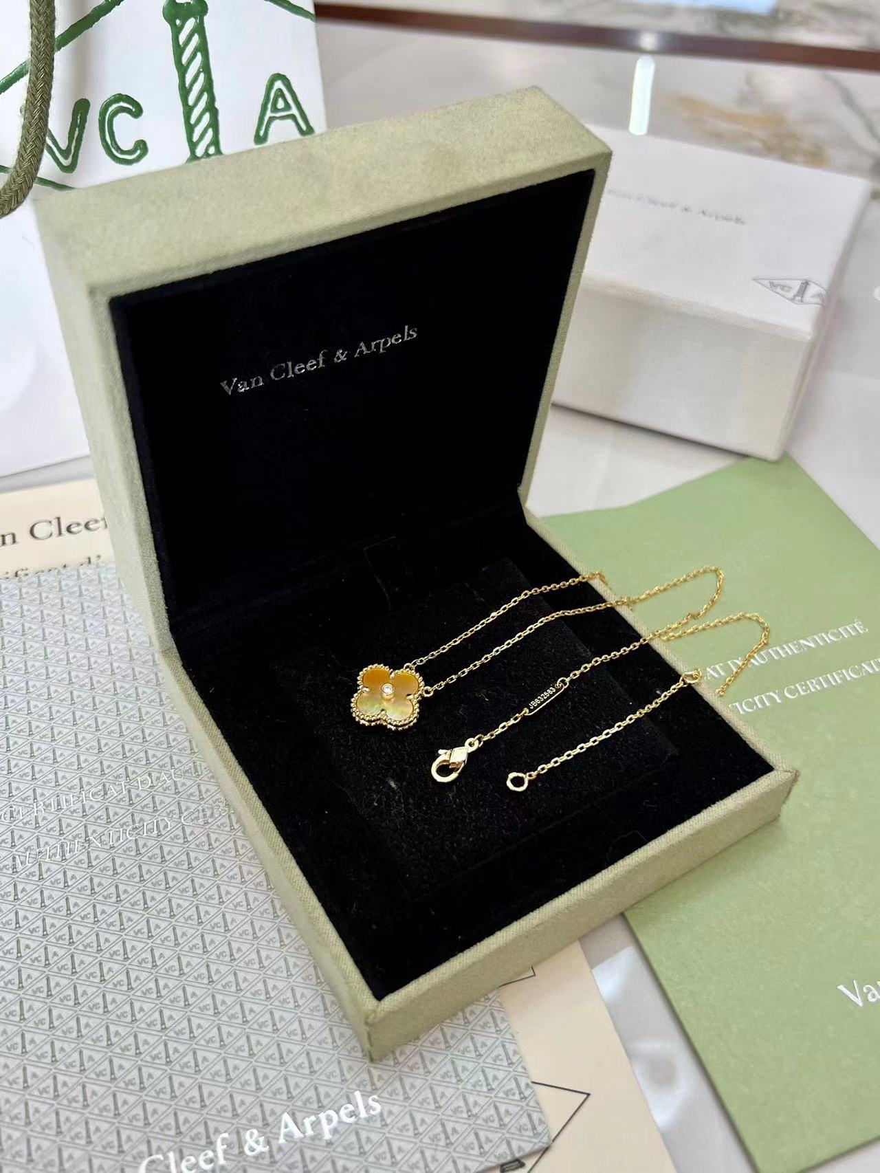 Van c1eef &Arpels ダイヤモンド四つ葉のクローバーネックレス【50％割引+送料無料】