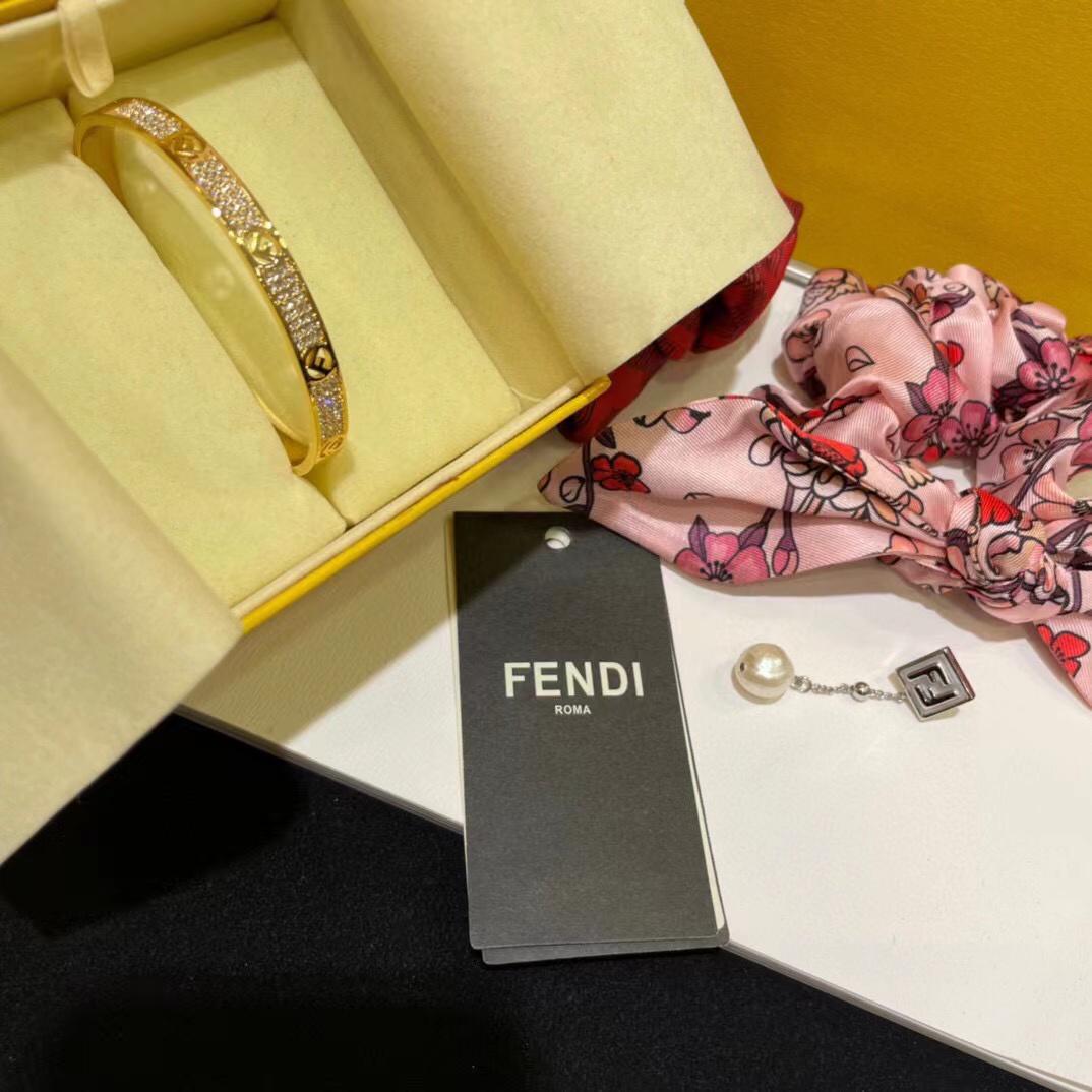 FEND1 ダイヤモンド ブレスレット【50％割引+送料無料】