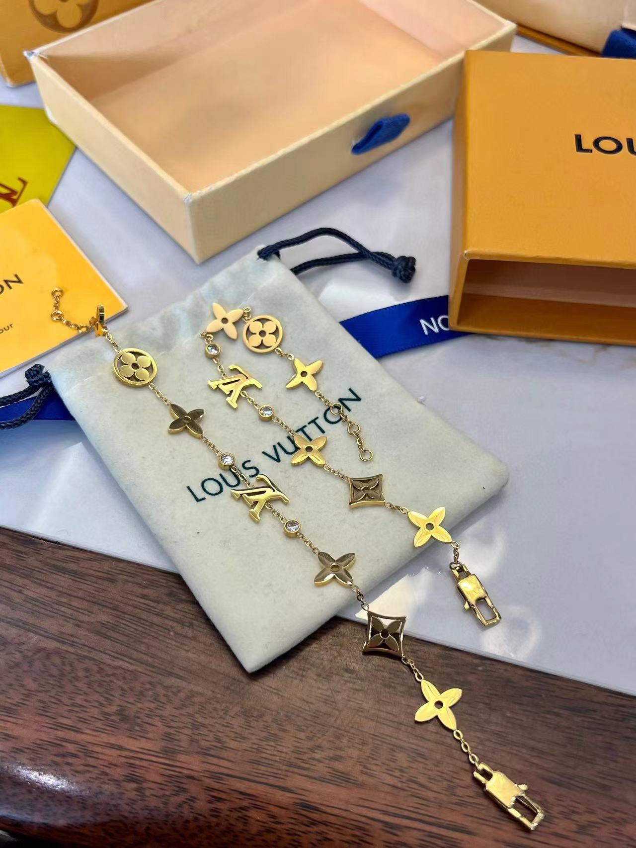 LV ダイヤモンド 四つ葉のクローバー ブレスレット【50％割引+送料無料】