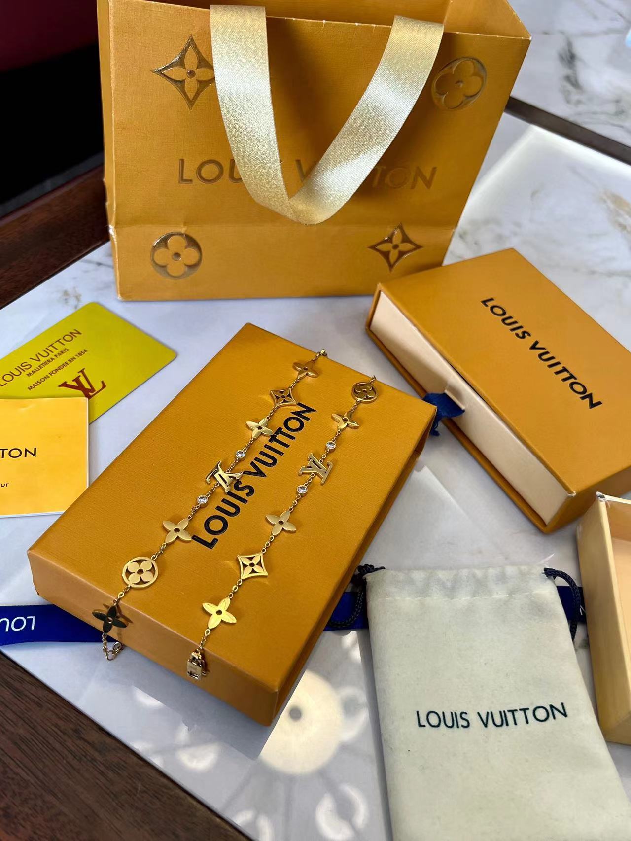 LV ダイヤモンド 四つ葉のクローバー ブレスレット【50％割引+送料無料】