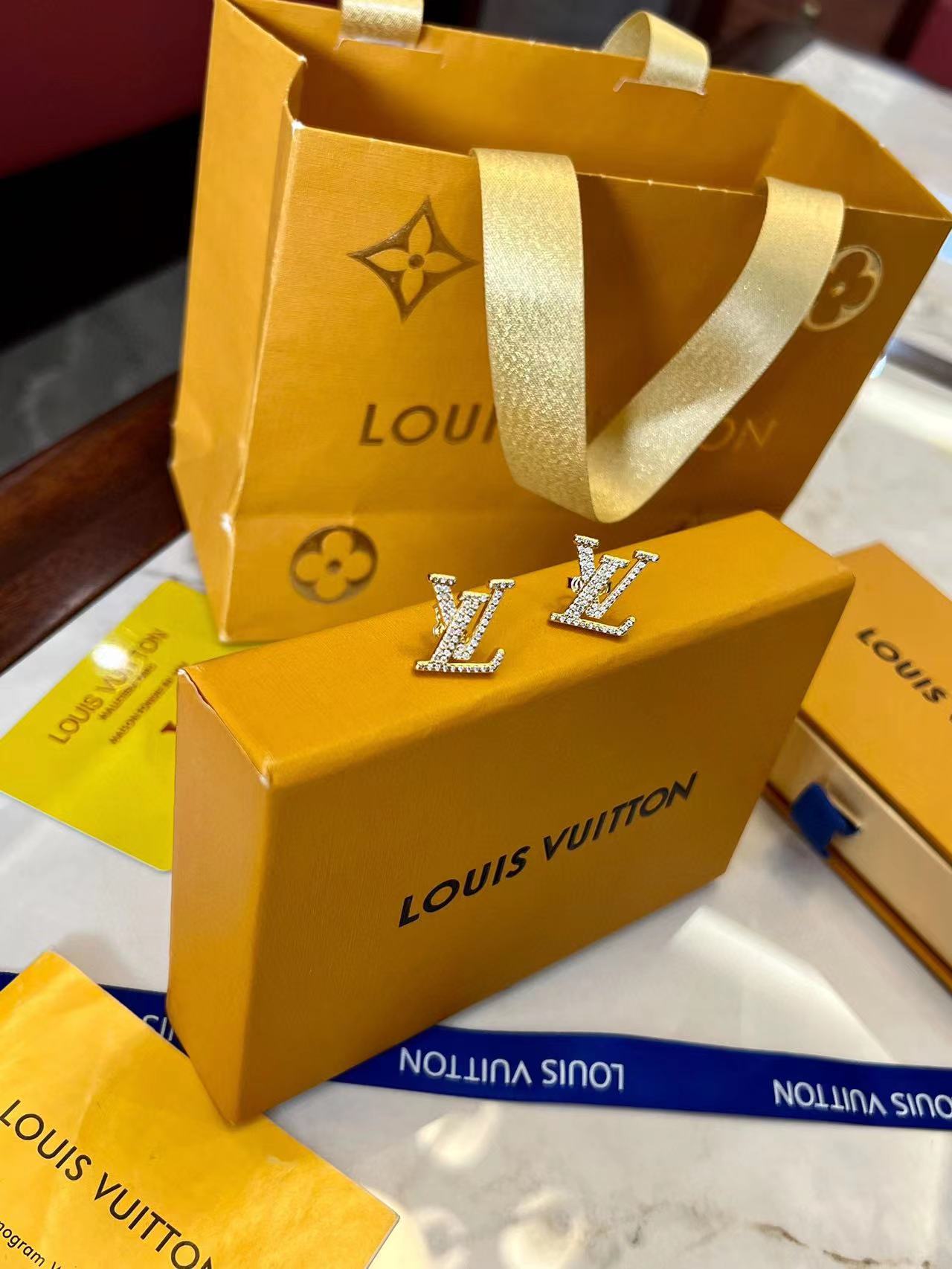 LV ダイヤモンド スタッド ピアス【50％割引+送料無料】