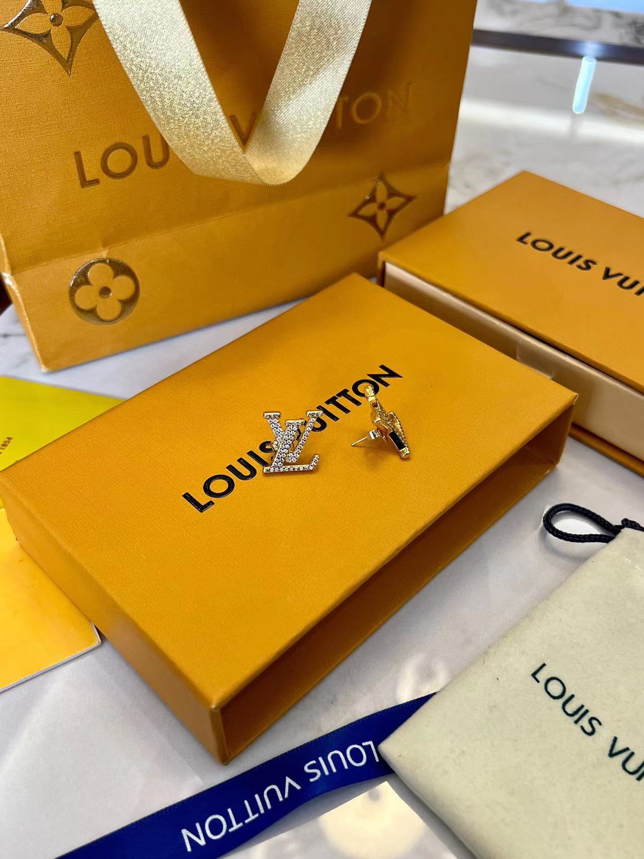 LV ダイヤモンド スタッド ピアス【50％割引+送料無料】
