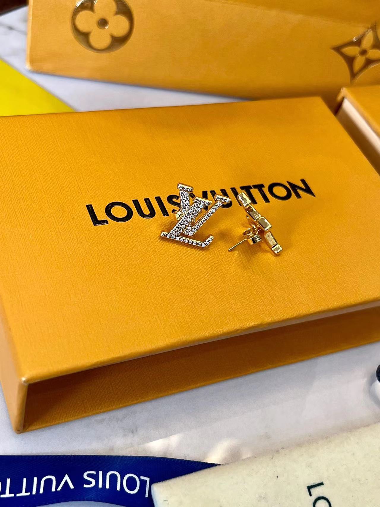 LV ダイヤモンド スタッド ピアス【50％割引+送料無料】