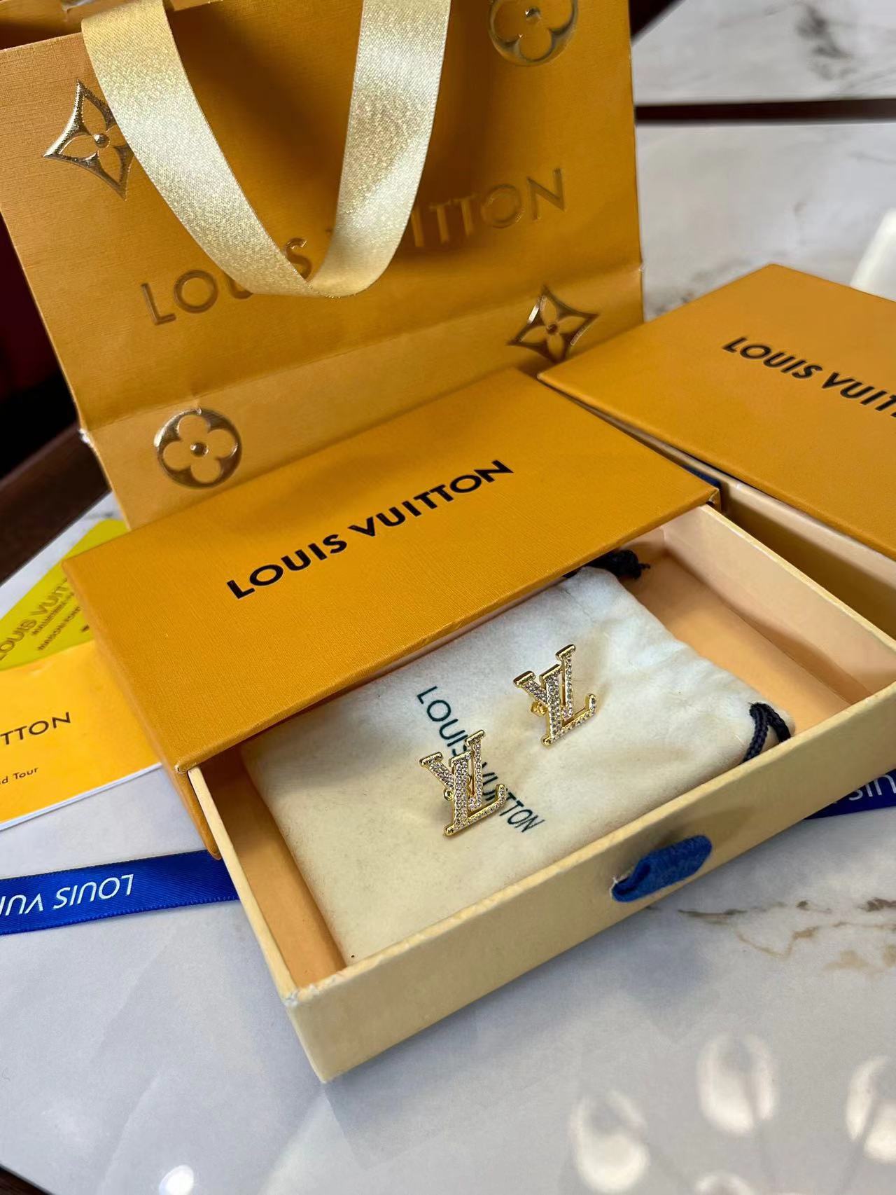 LV ダイヤモンド スタッド ピアス【50％割引+送料無料】