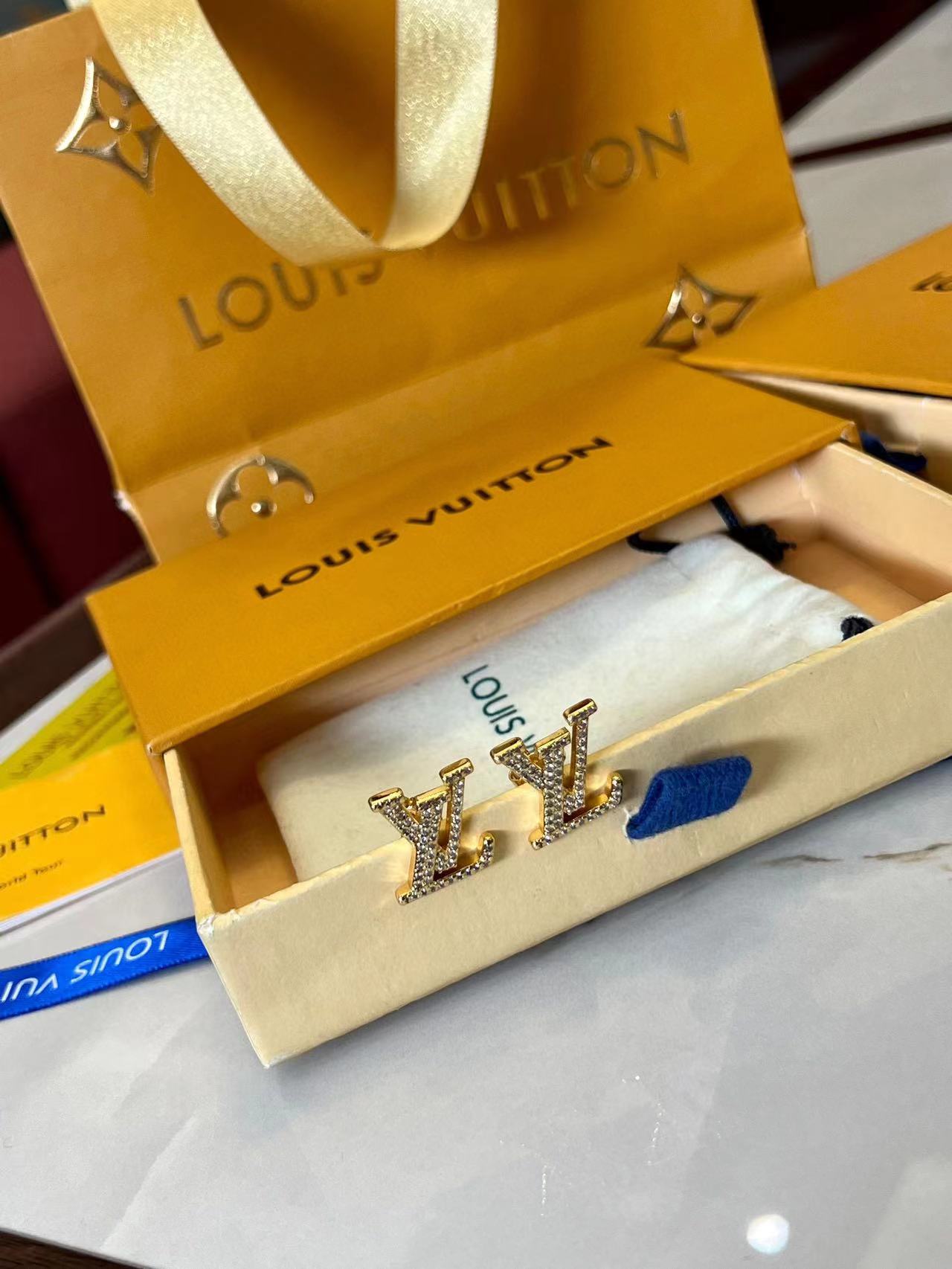 LV ダイヤモンド スタッド ピアス【50％割引+送料無料】