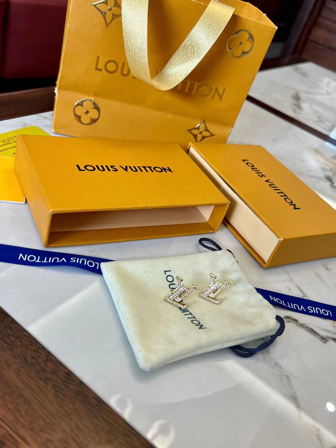 LV ダイヤモンド スタッド ピアス【50％割引+送料無料】