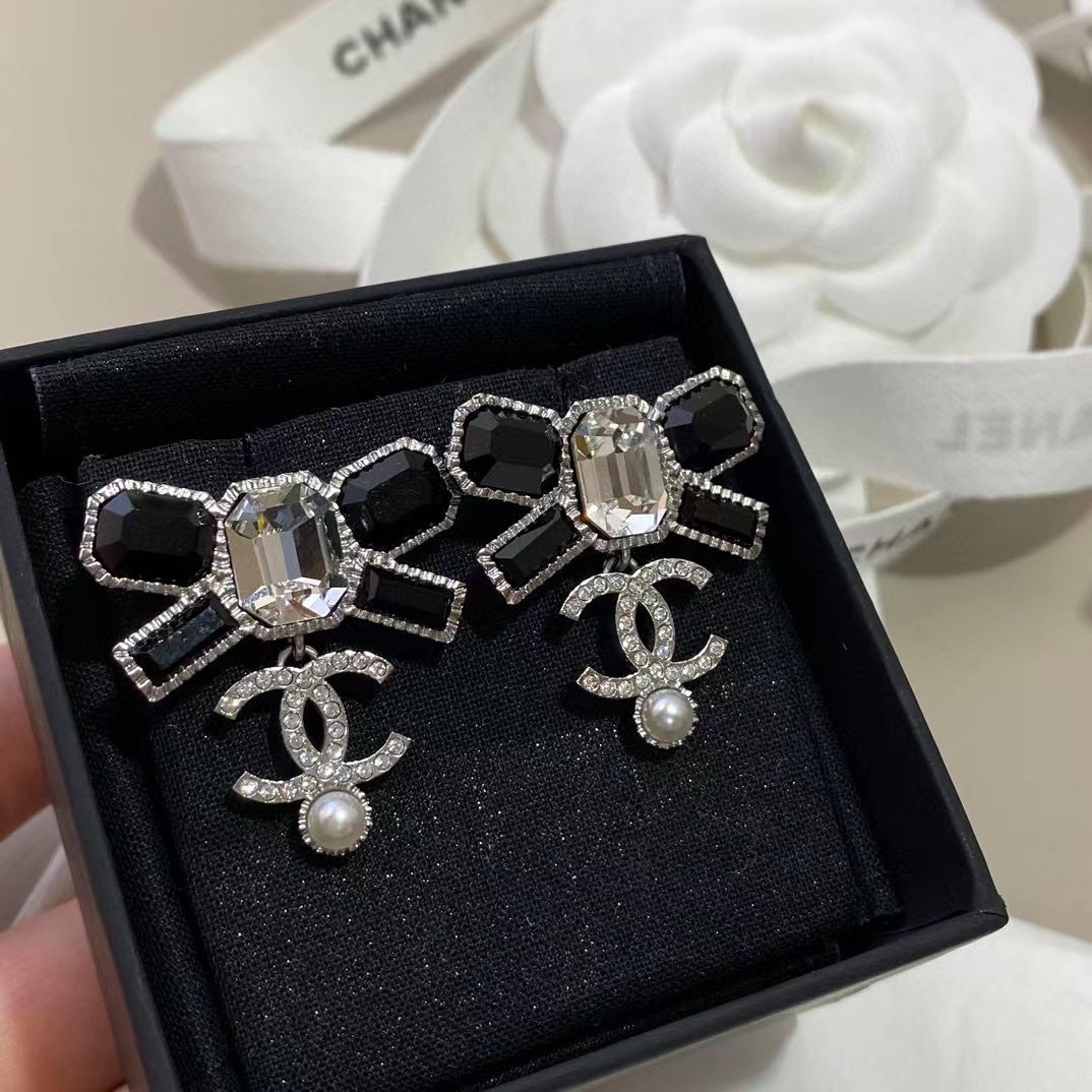 CHANE1 黒と白のスクエア ダイヤモンド ボウ イヤリング【50％割引+送料無料】