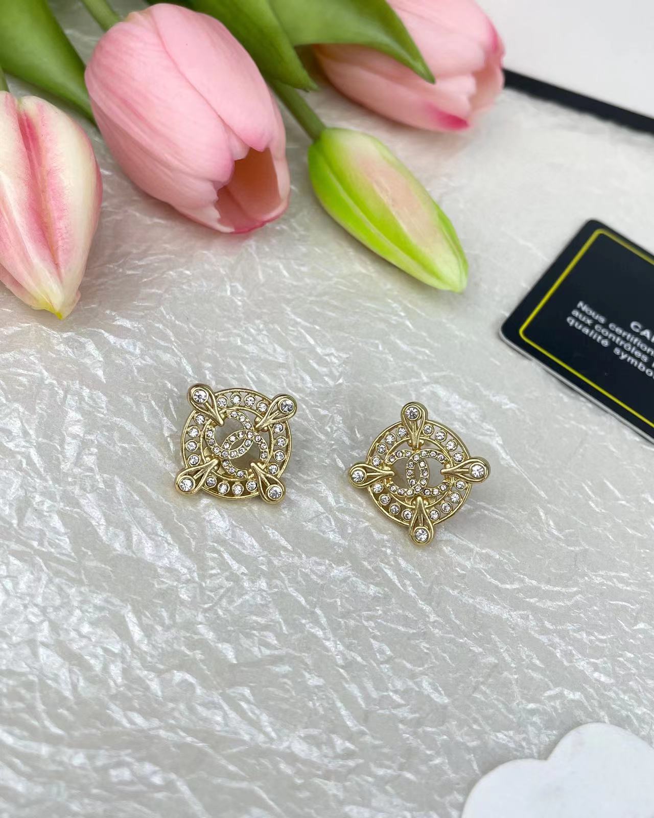 CHANE1 ダブル C フル ダイヤモンド 中空スタッド ピアス【50％割引+送料無料】