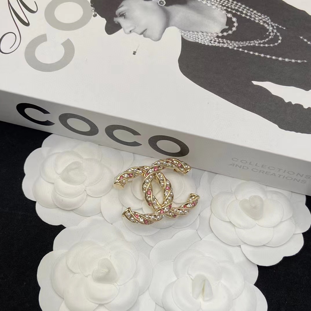 CHANE1 ピンクダイヤモンドパールダブルCブローチ【50％割引+送料無料】