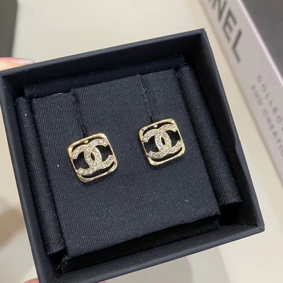 CHANE1 中空ダブル C スクエア スタッド ピアス【50％割引+送料無料】