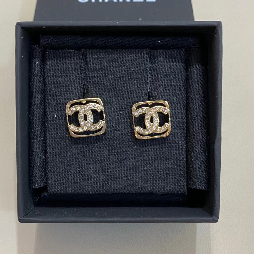 CHANE1 中空ダブル C スクエア スタッド ピアス【50％割引+送料無料】