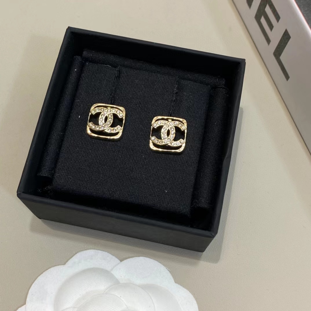 CHANE1 中空ダブル C スクエア スタッド ピアス【50％割引+送料無料】