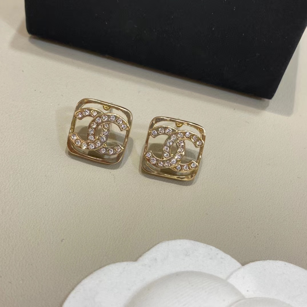 CHANE1 中空ダブル C スクエア スタッド ピアス【50％割引+送料無料】