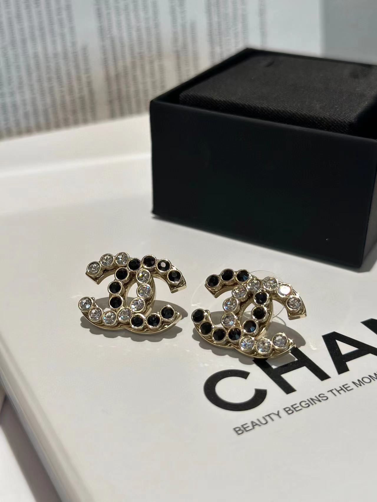 CHANE1 ブラック＆ホワイト ダイヤモンド スタッド ピアス【50％割引+送料無料】