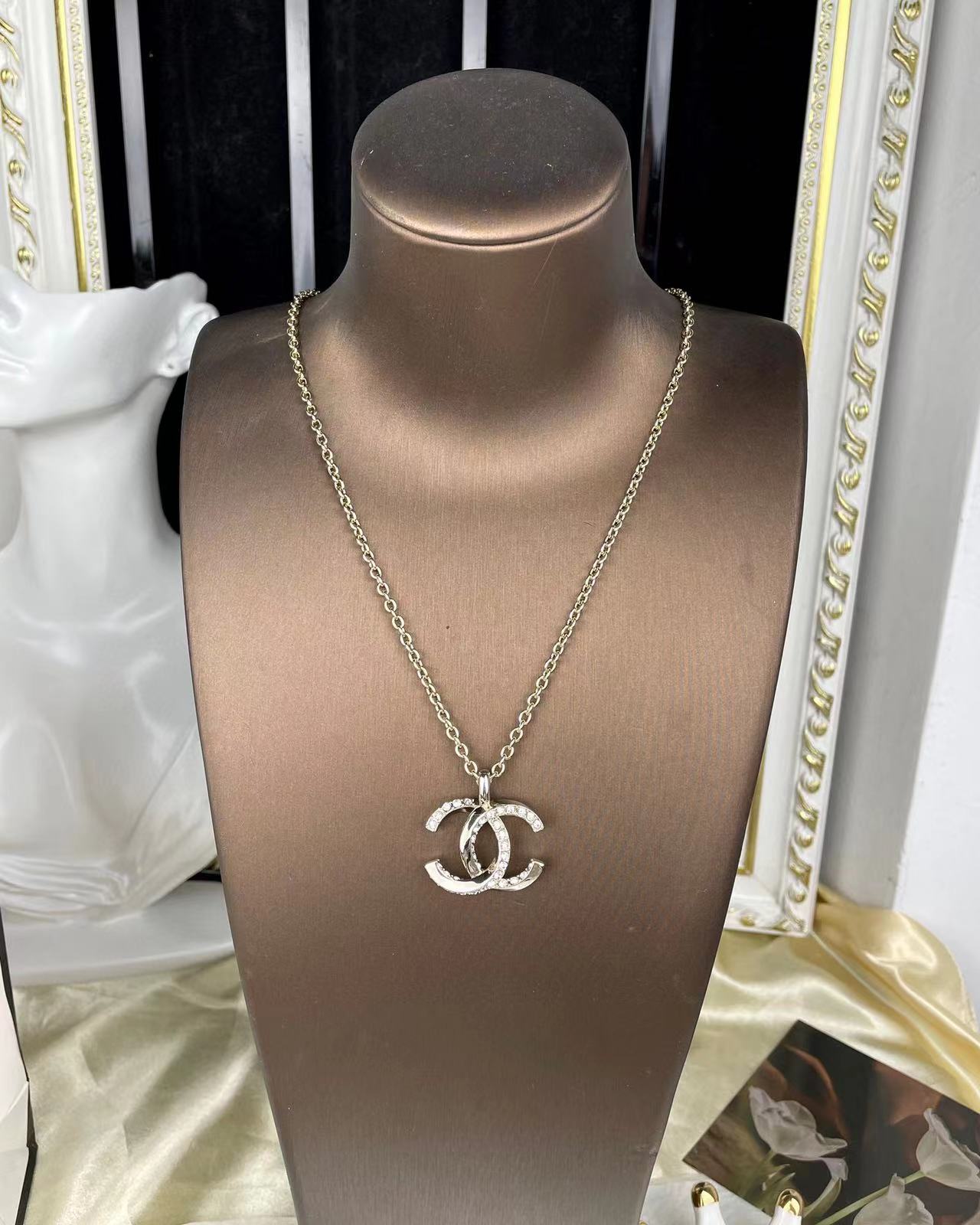 CHANE1 ダイヤモンド ダブルC シンプルネックレス【50％割引+送料無料】