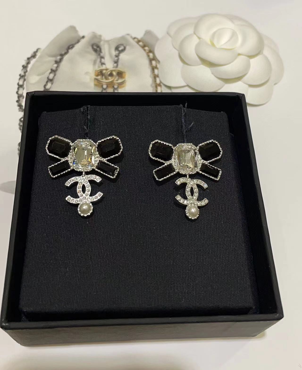 CHANE1 白黒ダブルCパールイヤリング【50％割引+送料無料】