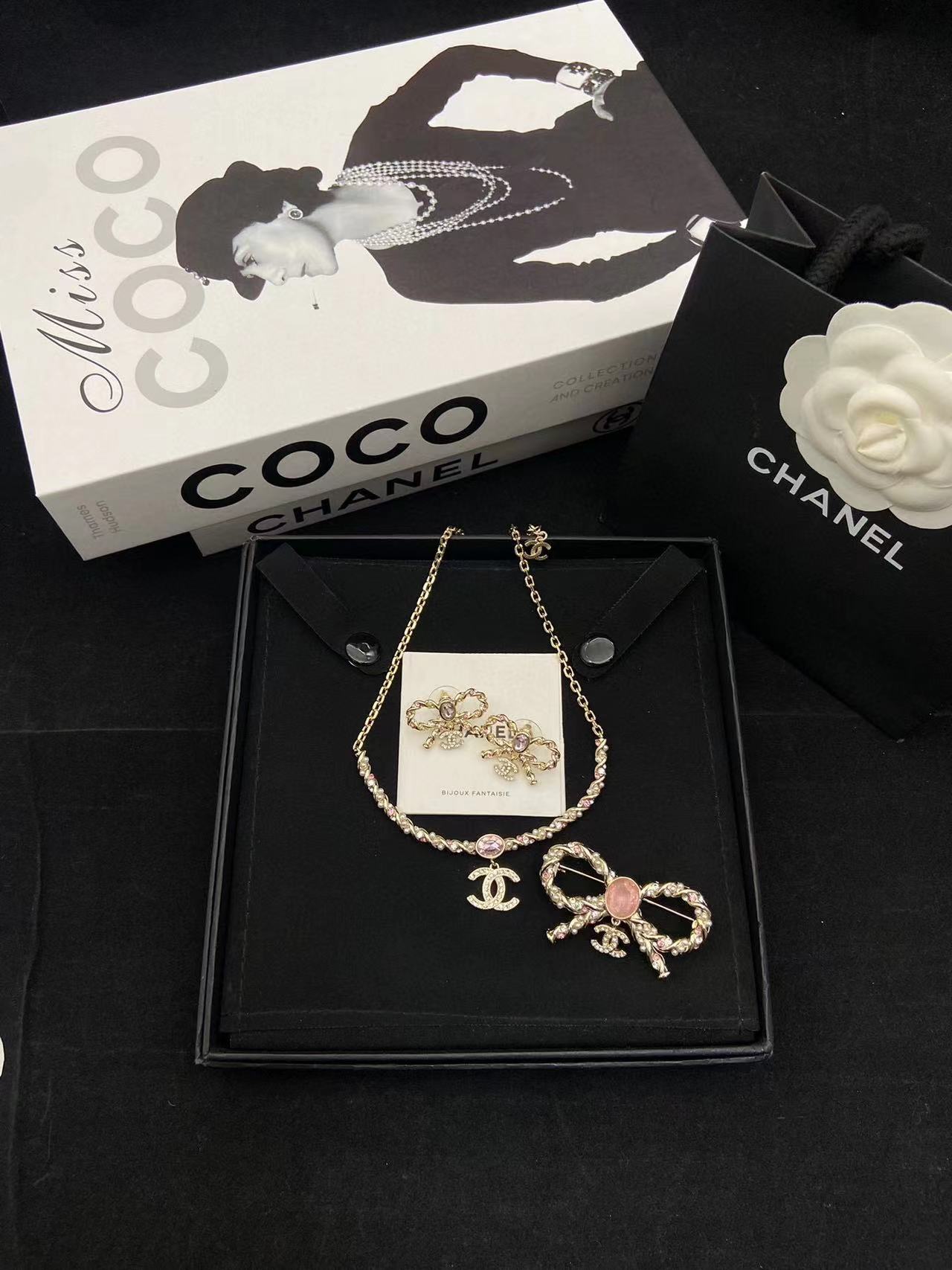 CHANE1 イヤリング+ブローチ+ネックレス 3点セット【50％割引+送料無料】