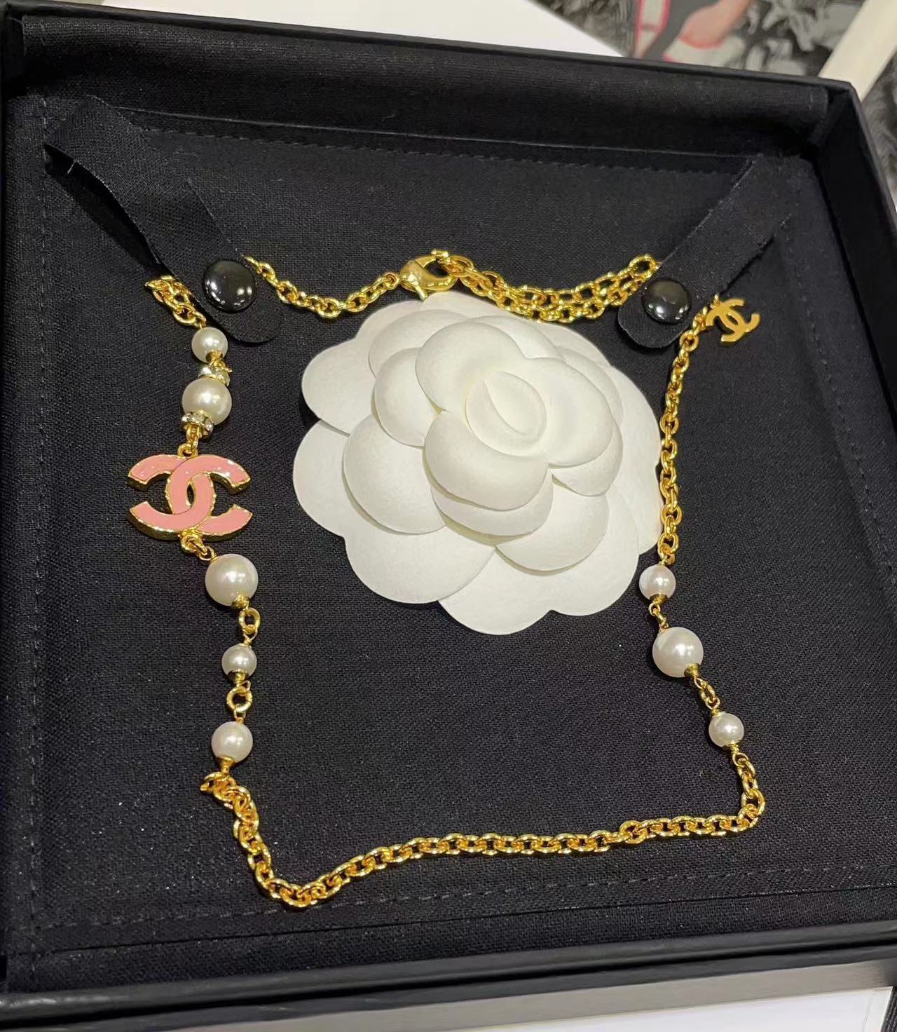 CHANE1 ピンク エナメル ダブル C パール ネックレス【50％割引+送料無料】