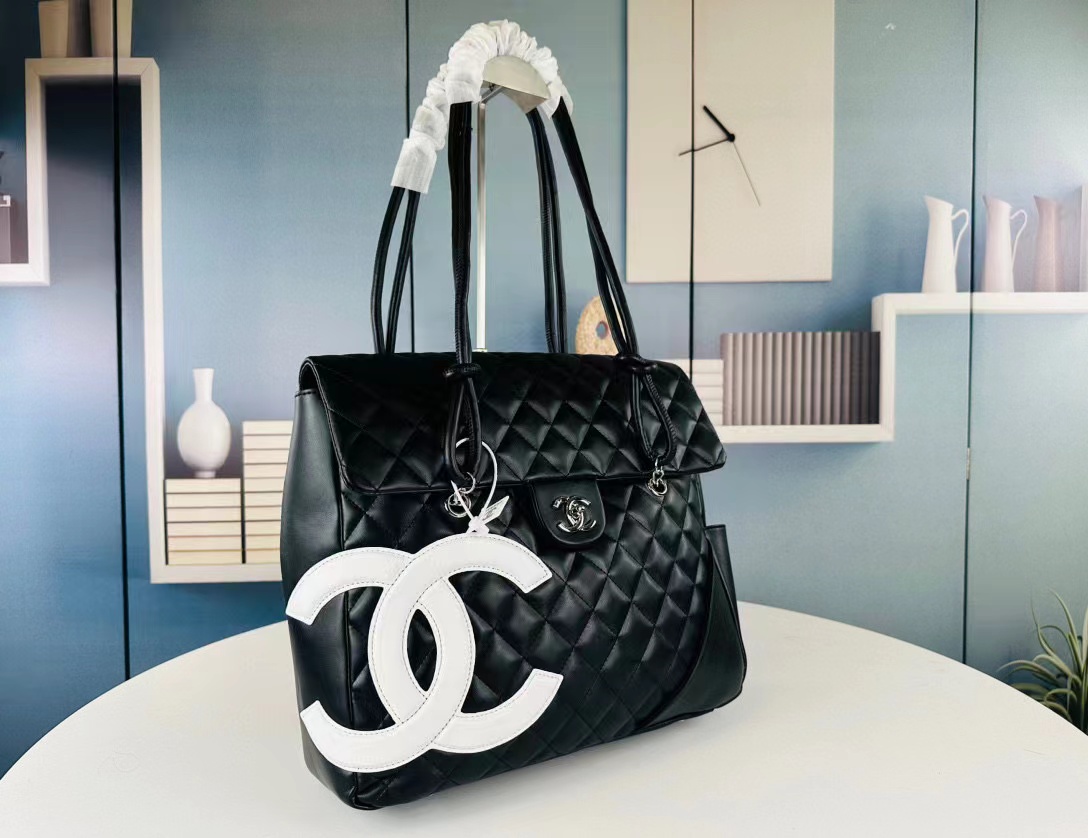 CHANE1 ラージロゴ ハンドバッグ【50％割引+送料無料】