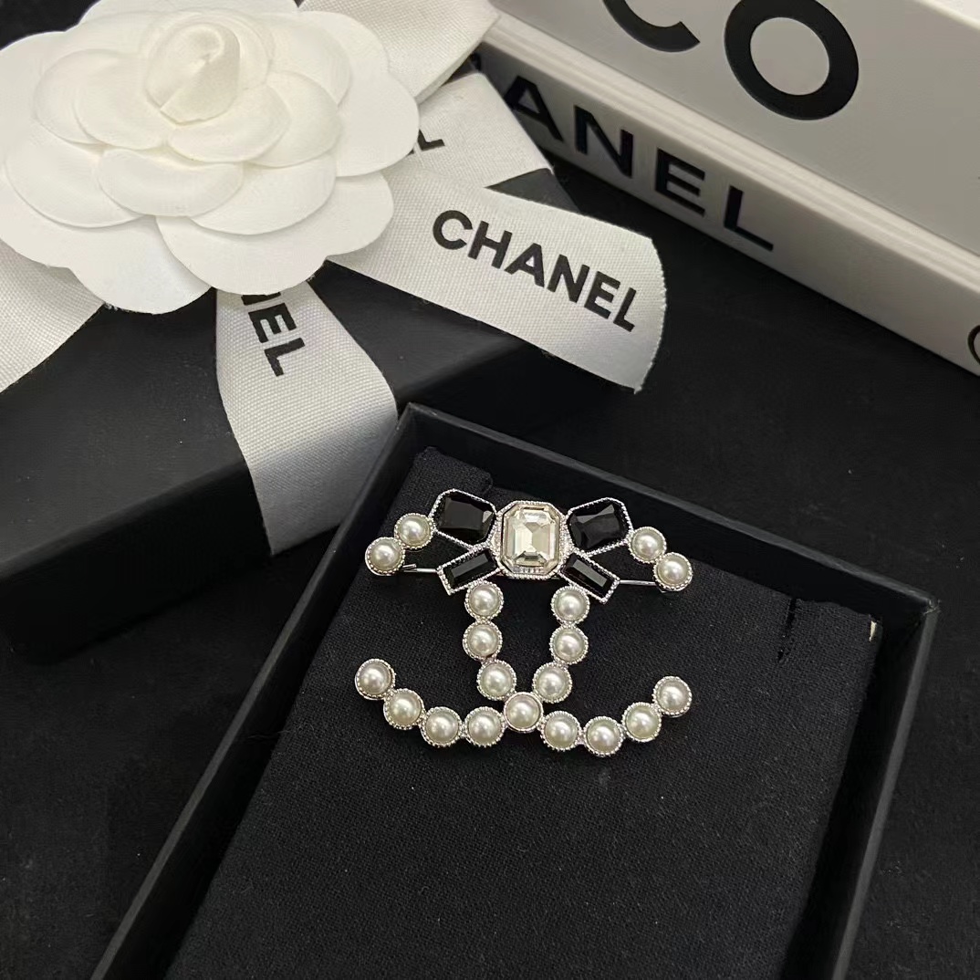 CHANE1 白黒パールブローチ【50％割引+送料無料】